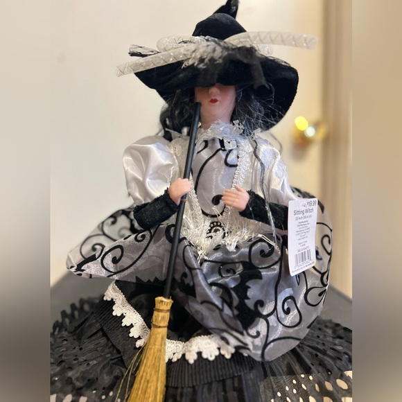 Sitting Witch - Picture 5 of 10